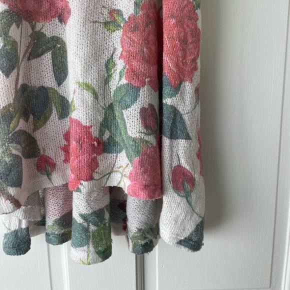 Free Kisses, Medium, knit scoop neck tank top. Rose print - Picture 4 of 4
